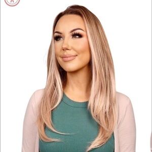 Chelsey Smith crowns Apricot blend Phaedra long wig lace front